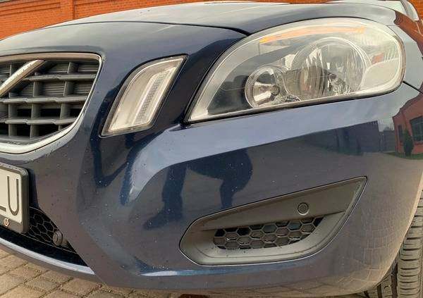 Volvo V60 cena 37999 przebieg: 215000, rok produkcji 2013 z Gniezno małe 781